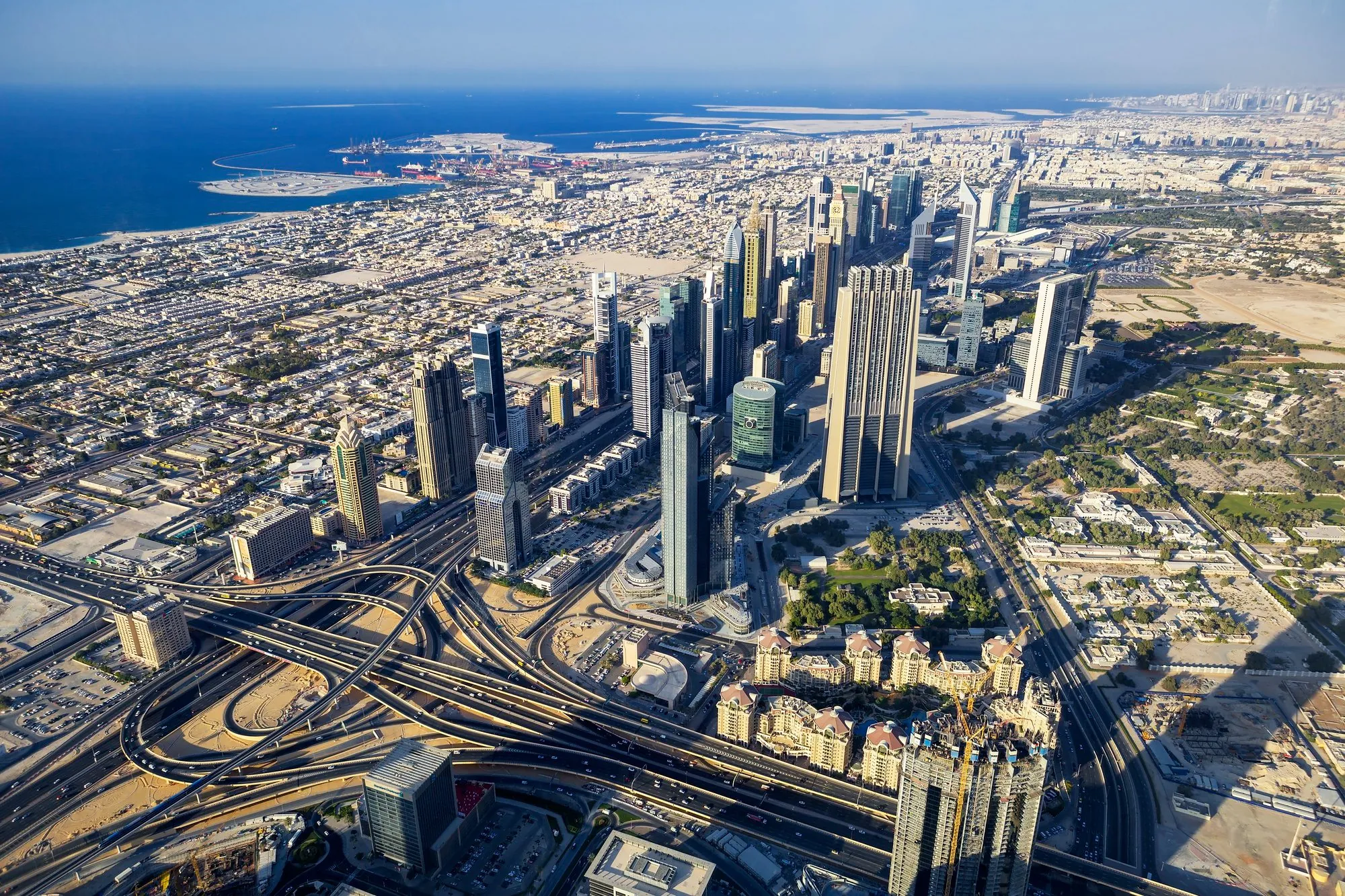 Economía de Emiratos crecerá un 4,8% en 2025