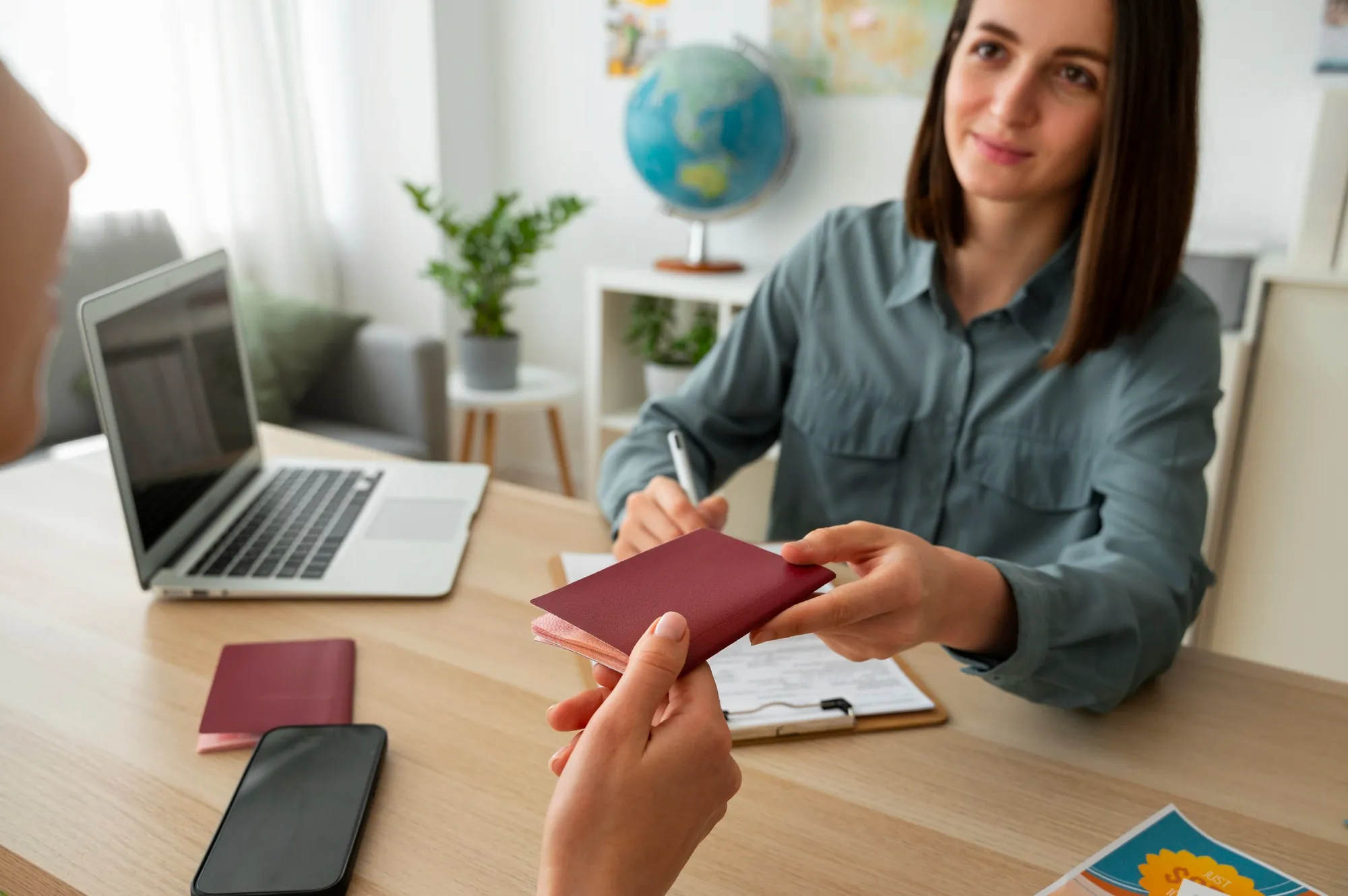 Todo lo que debes saber sobre la visa de trabajo en Emiratos Árabes Unidos